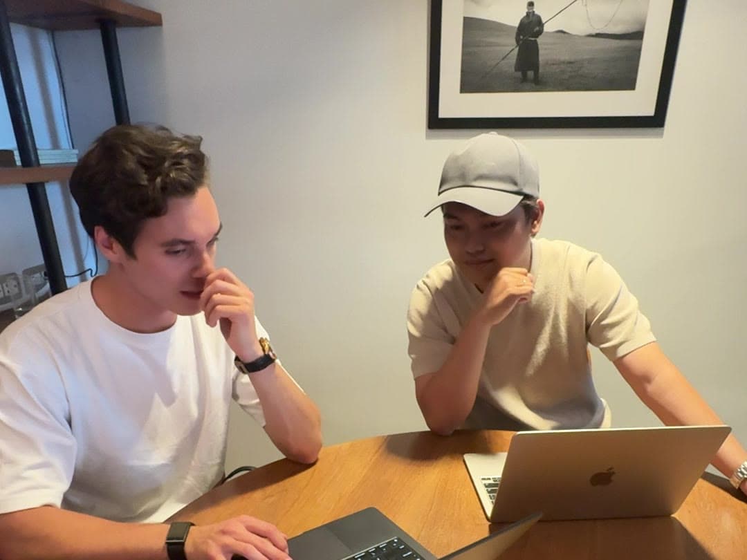 Conlatio consultants working together at a laptop